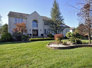 7 Green Ridge Dr, Manalapan, NJ 07726