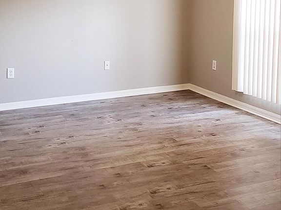 Formal living room/ Den/ Office