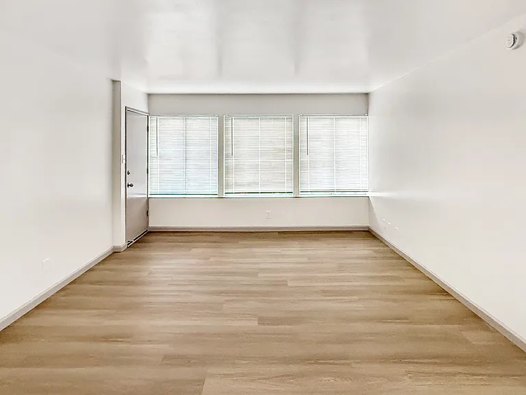 3600 Dimond — Photo 32