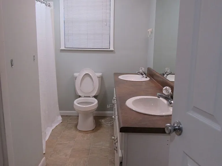928 E Lee St — Photo 10
