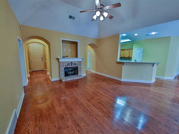 4th image of 8923 Versilia Ave