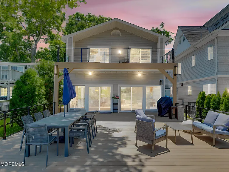 637 Beacon Blvd — Photo 33