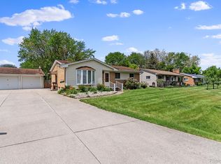 2126 Deerfield Dr, Flint, MI