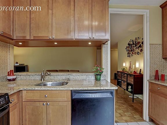 4th image of 255 E 49th St APT 7D
