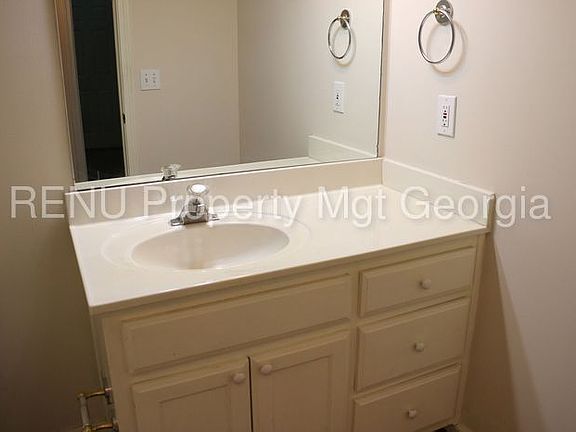 2nd image of 3220 Skyland Dr