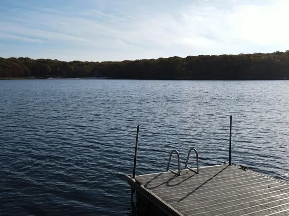 101 Corral Ln, Hawley, PA 18428