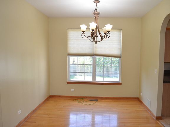5th image of 271 E Park Ave