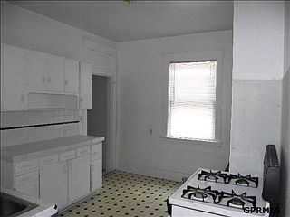 2nd image of 3519 Leavenworth St