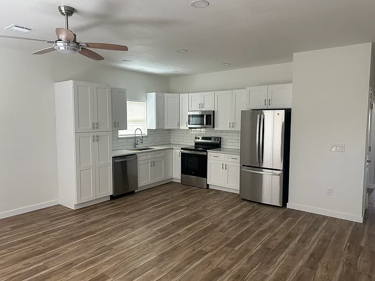 1600 Woodress Ln #A AND B — Photo 4