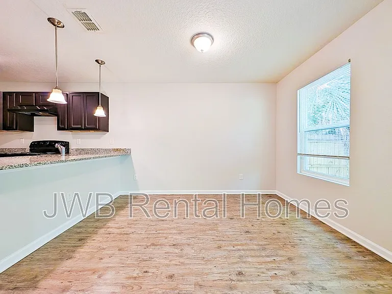1746 Art Museum Dr — Photo 4