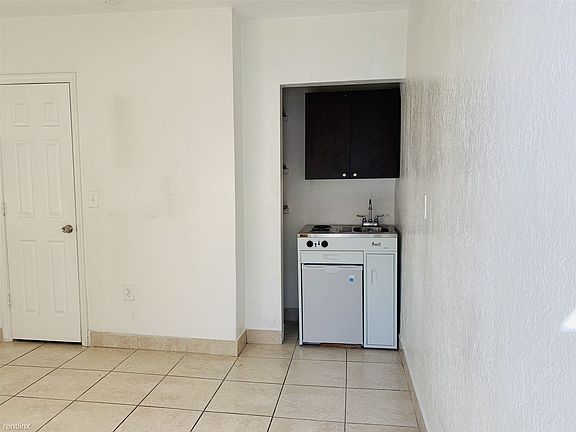4th image of 1265 SW 6th St #9587857