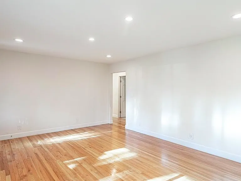 1402 Floyd Ave — Photo 9