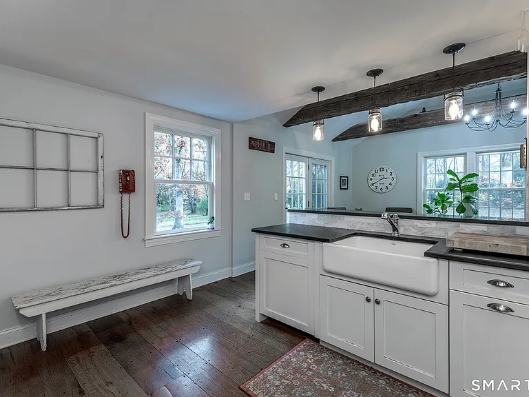 255 Woodbury Rd — Photo 11
