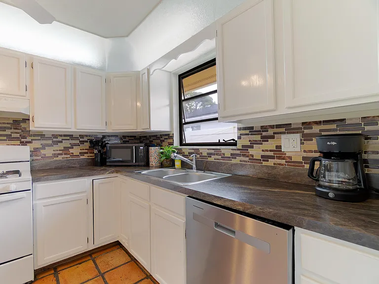 6130 Francis St — Photo 19