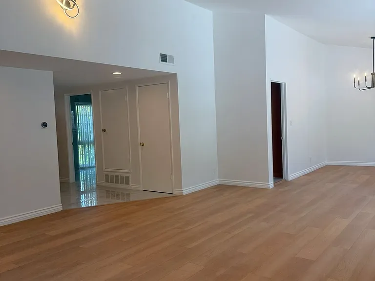 24316 Burbank Blvd — Photo 9