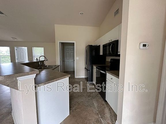 3rd image of 729 Burns Ave S