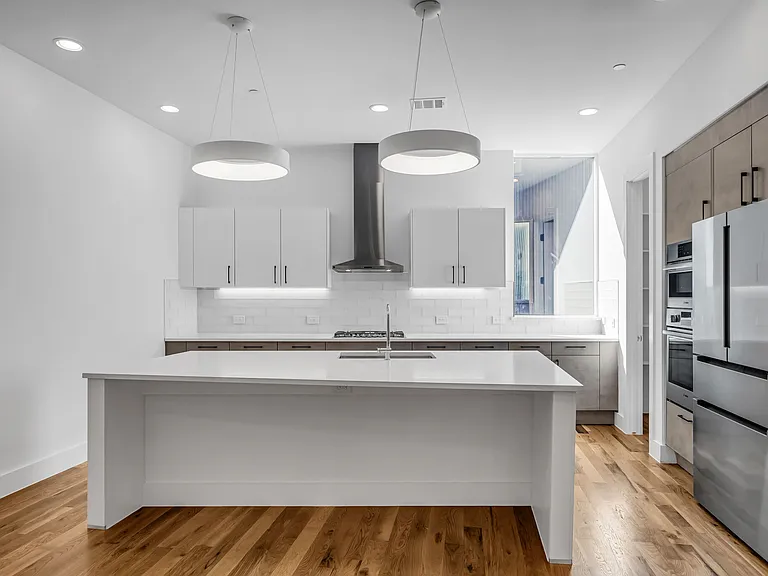 426 W 9th St #108 — Photo 13