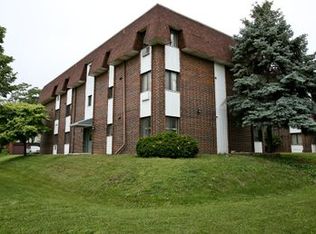 4946 Douglas Rd APT 102, Downers Grove, IL 60515