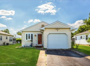 7 Redhook Bay Dr, Toms River, NJ 08757