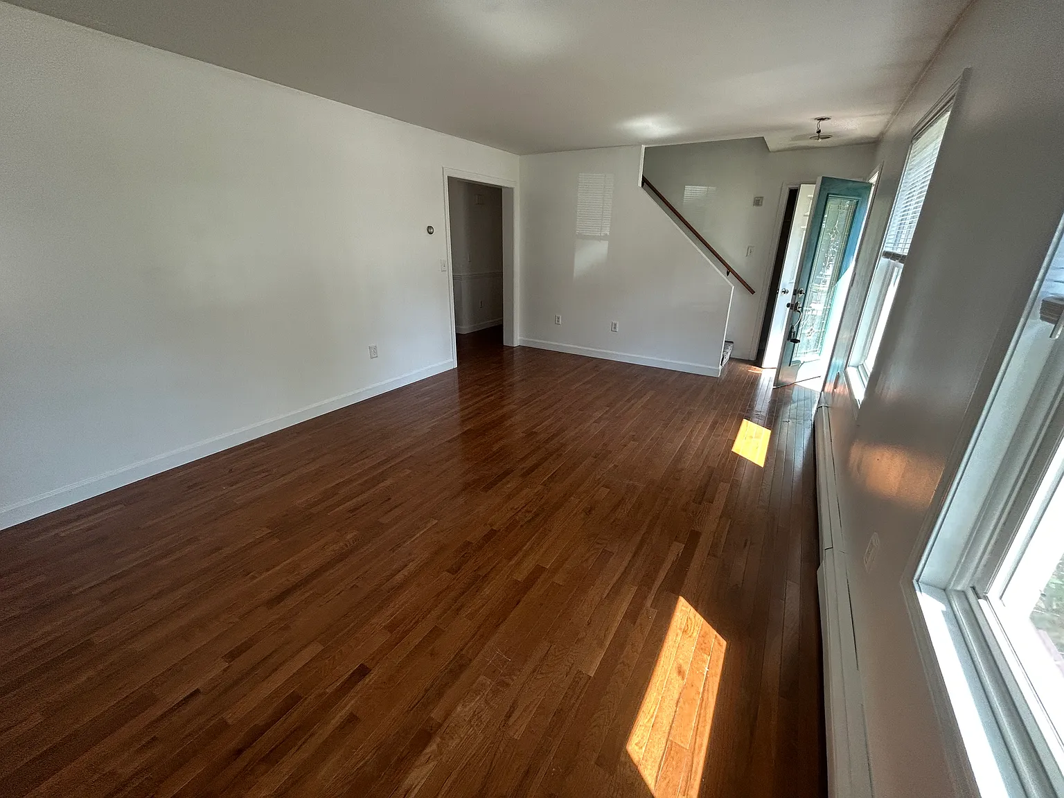 4 bed, 2233 sqft, $3,300 — Photo 3