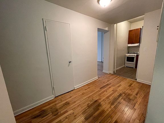 3rd image of 1240 Lexington Ave APT 21