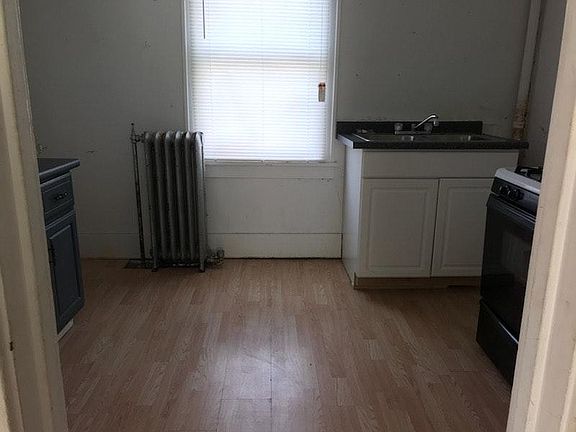 3rd image of 1361 12th Ave APT 5