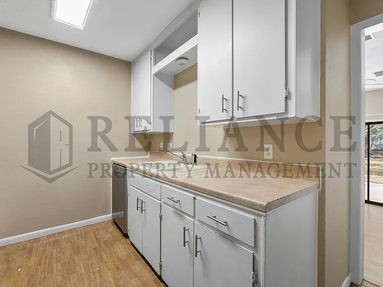 731 S Apache Dr — Photo 8