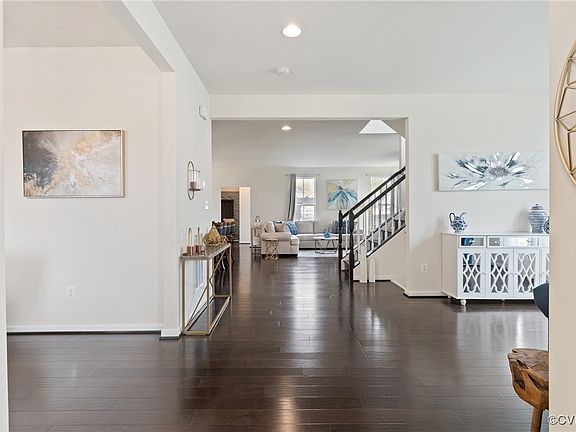 5th image of 910 Coastal Ave