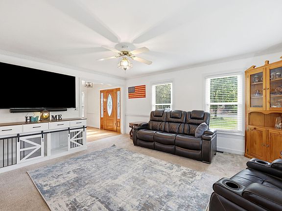 4th image of 107 Ashley Ln