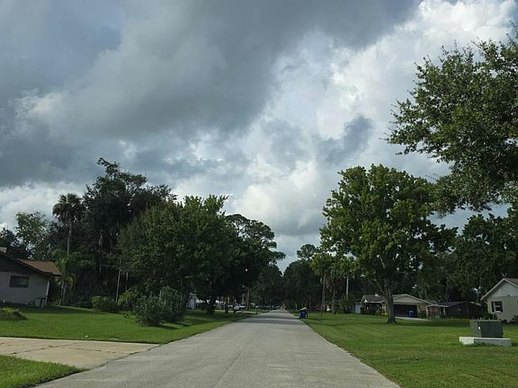 4th image of 2324 Queen Palm Dr