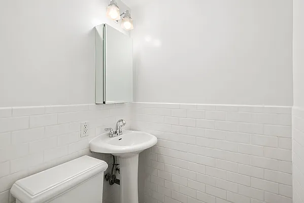 Rented by Cooper & Cooper Real Estate | media 10