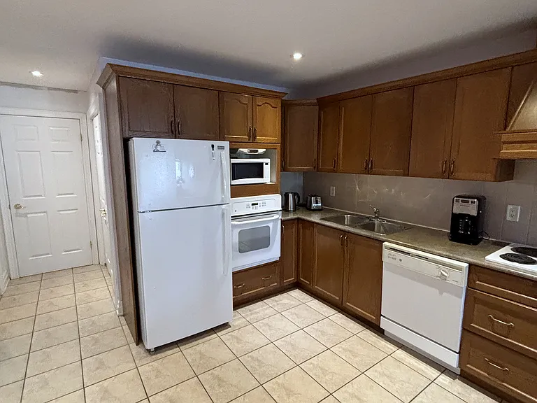 24 Metcalfe St — Photo 3