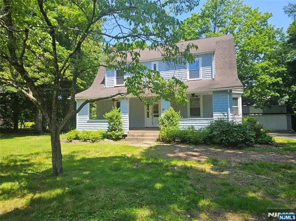 276 Werimus Rd, Woodcliff Lake, NJ 07677