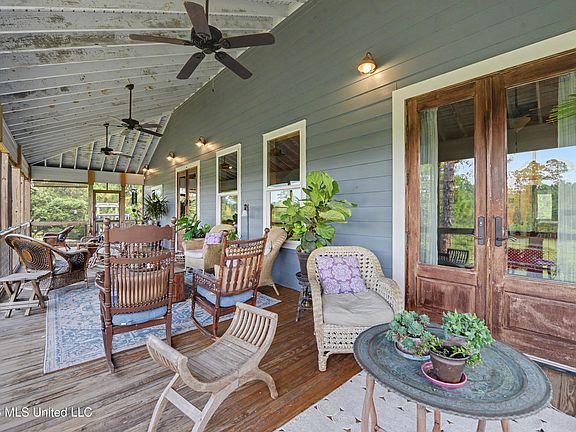 5th image of 3454 Bayou Dr