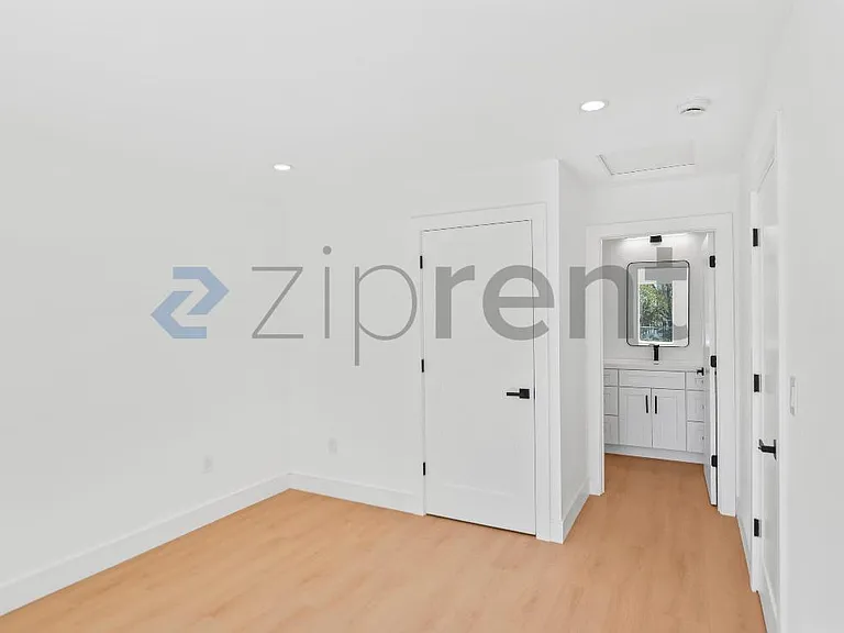374 S 21st St #2 — Photo 16