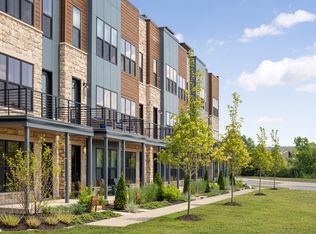 2252 Quarry Trails Dr, Columbus, OH 43228