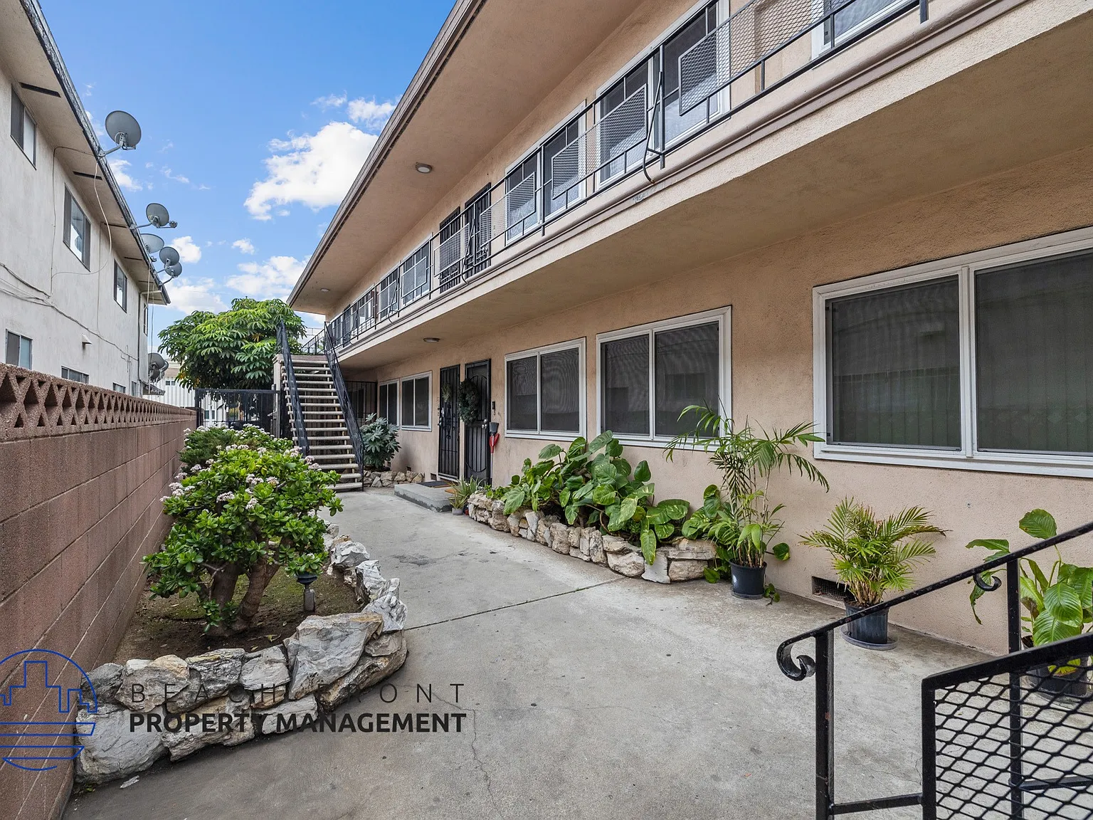 211 E. Tamarack Ave. — Photo 3