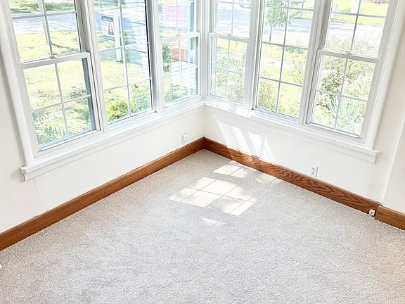 3rd image of 303 E Porter Ave
