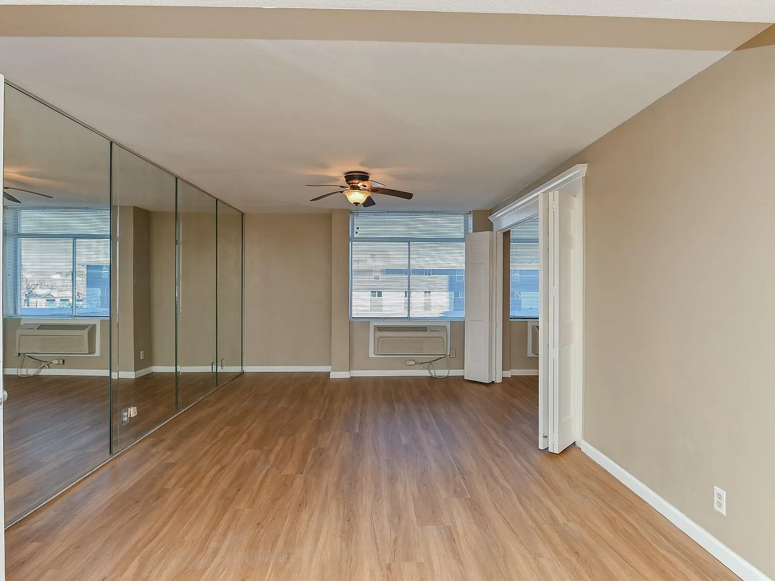 2 bed, 2.0 bath, 872 sqft, $1,200 — Photo 2