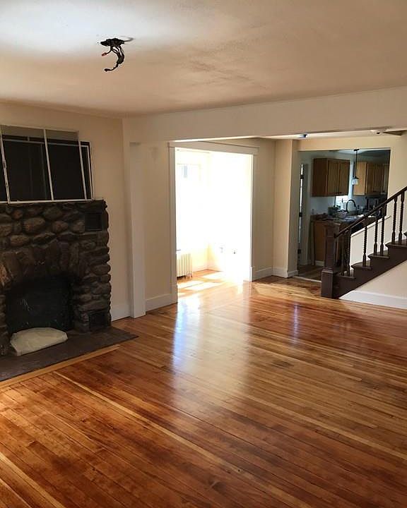 2nd image of 136 Howe St