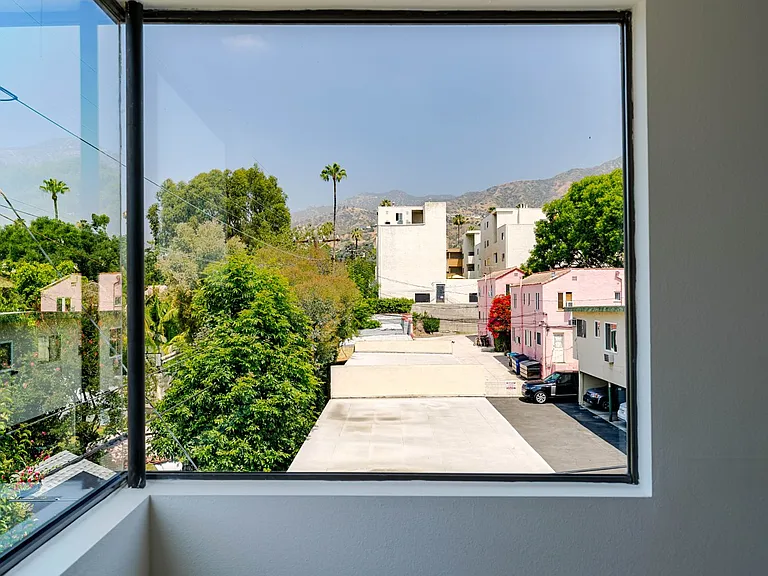 1305 N Columbus Ave #208 — Photo 8