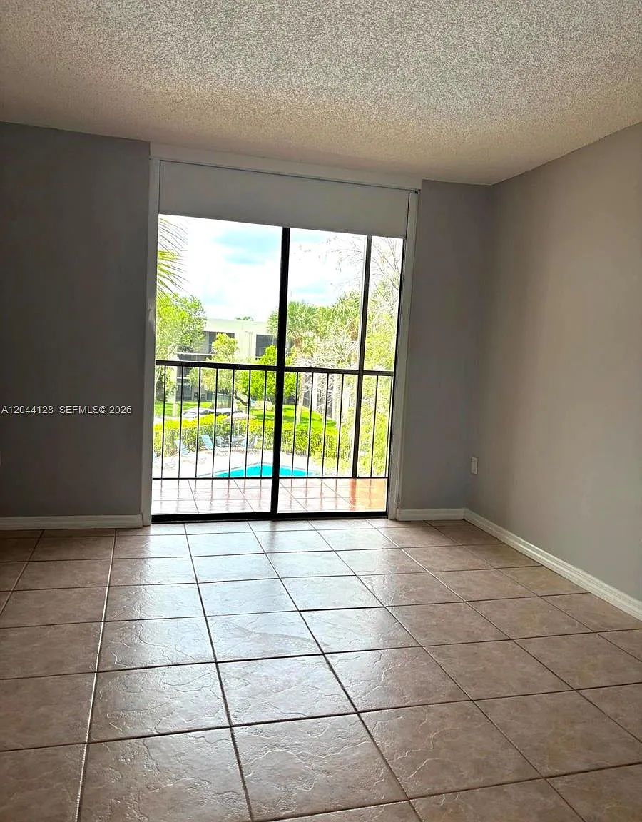 The Horizons Condo #2 — Photo 3