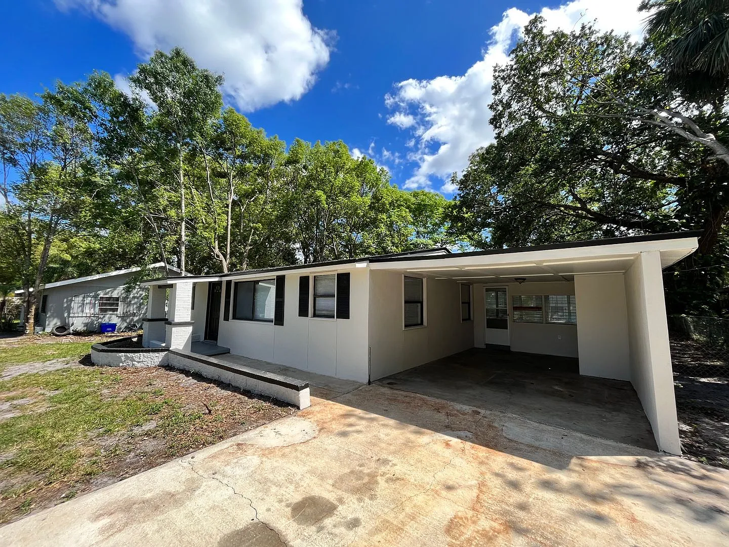 Renovated 3/1 w/carport and detached garage — Photo 3