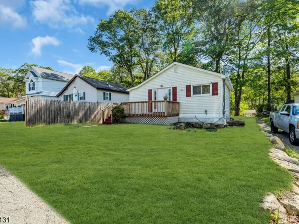 123 Vermont Trl, Hopatcong Boro, NJ 07843