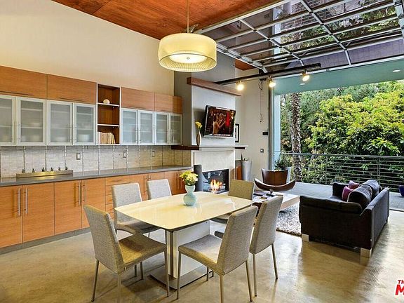 3rd image of 1152 N La Cienega Blvd APT 102