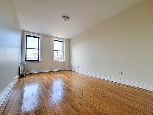 2nd image of 3401 Parsons Blvd #B