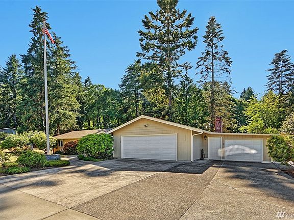 2nd image of 1123 Skyridge St SE