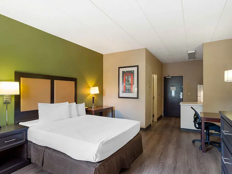 Studio Suite - 1 Queen Bed