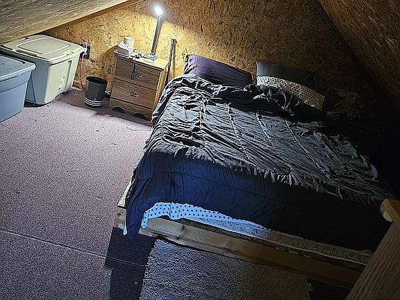 Upstairs loft bedroom 