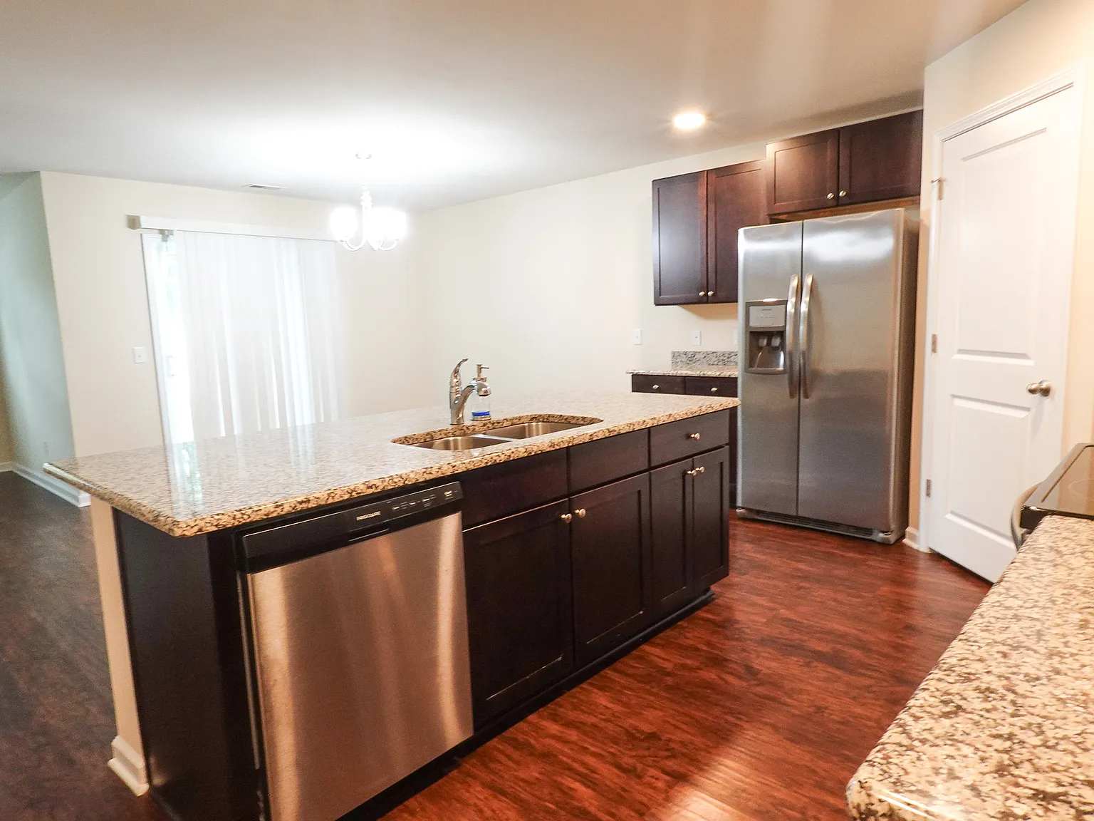 4 bed, 1774 sqft, $2,050 — Photo 4